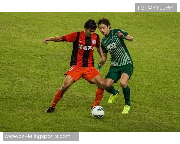 《追梦绿茵见证爱情与荣耀的足球之星》 《追梦绿茵见证爱情与荣耀的足球之星》